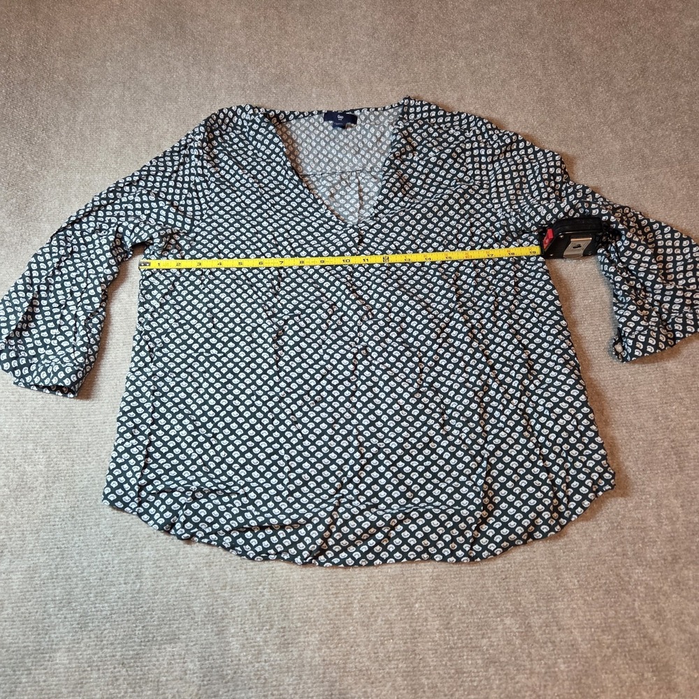 Gap L 3/4 Sleeve V-Neck Geometric Blouse Black White Rayon Viscose Women's Top